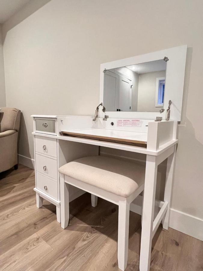 The Harmony Inn Spacious 2 Bdrms 2 Beds Basement Suite サレー エクステリア 写真