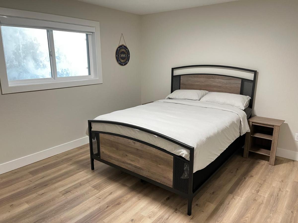 The Harmony Inn Spacious 2 Bdrms 2 Beds Basement Suite サレー エクステリア 写真